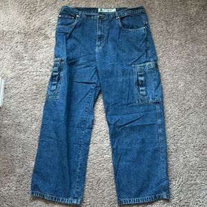 Arizona blue cargo jeans with 4 large utility pockets S40x30